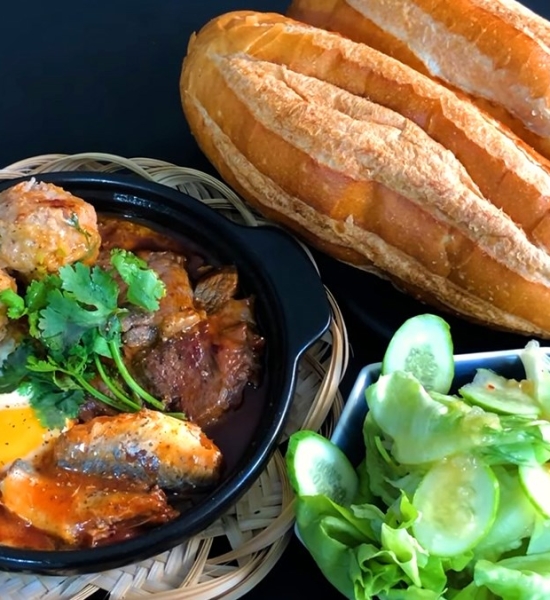 Bánh Mì  Ốp La Cá Mòi